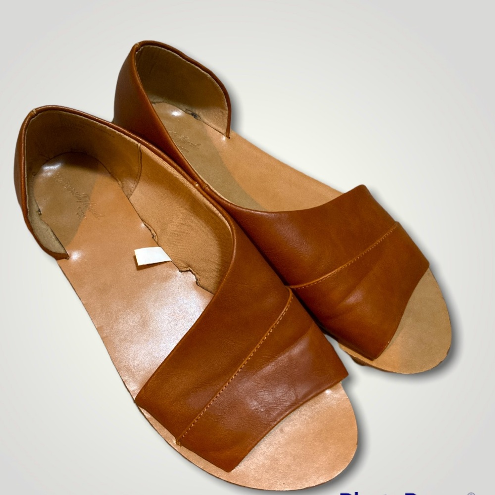 Universal Thread Camel Shoes Size 8
